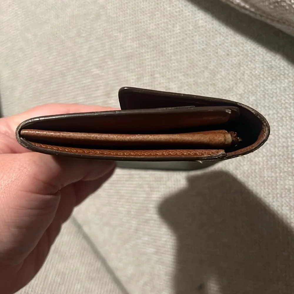 Authentic Vintage Louis Vuitton Sarah wallet MI0983